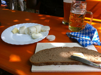 Radi und Radler in der Brauerei Trunk